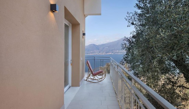 Villa Malù - APT Mara - Piscina e vista lago in Torri del Benaco