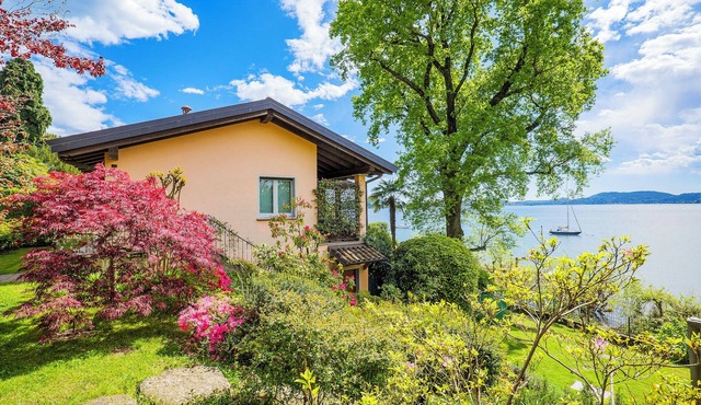 Villa Mavica by Lago Reisen in Leggiuno