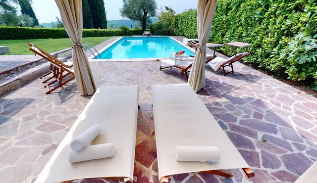 Villa Oleandri con piscina By Bookinggardalake in Salò