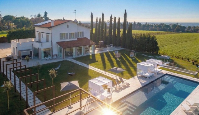 Villa Oxa 12+2, Emma Villas