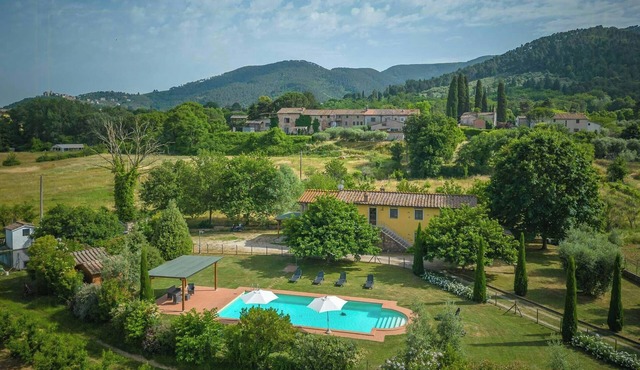 Villa Pescheto with private pool close to Lucca in Pieve di Compito