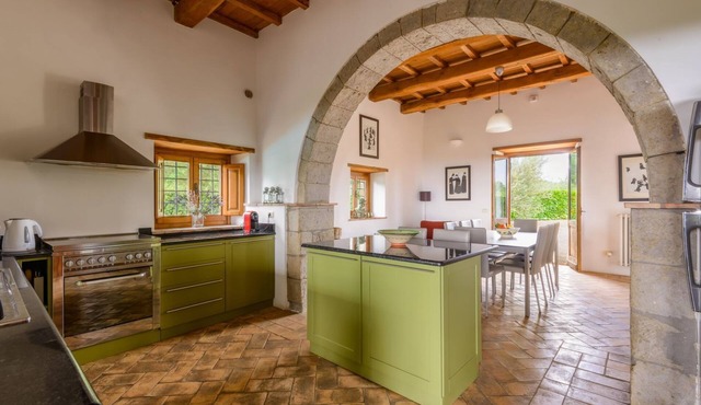 Villa Volsini - Four Bedroom Villa, Sleeps 8 in Grotte di Castro