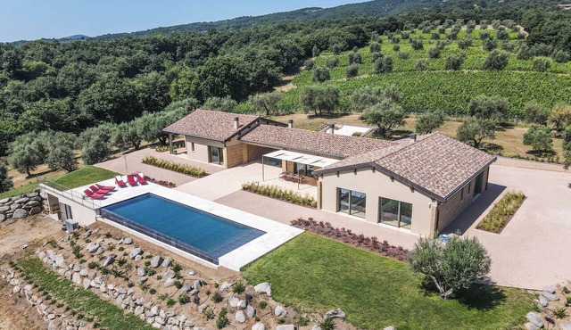 Villa with magnificent views of the Bolsena lake. Air conditioning in all rooms in Gradoli
