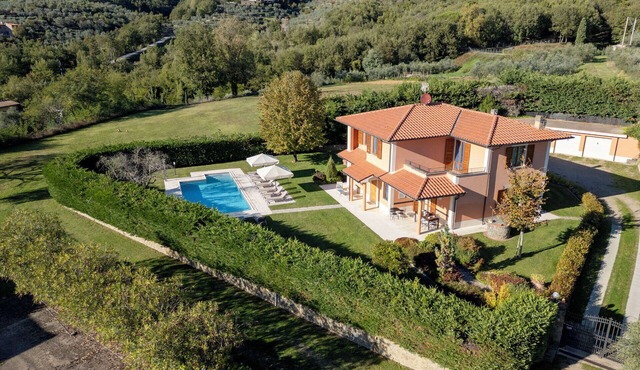 Wonderful private villa for 11 guests with WIFI, private pool, TV, terrace and pets allowed