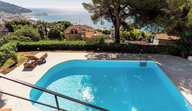 Wonderful private villa for 11 guests with private pool, WIFI, A/C and terrace in Andora