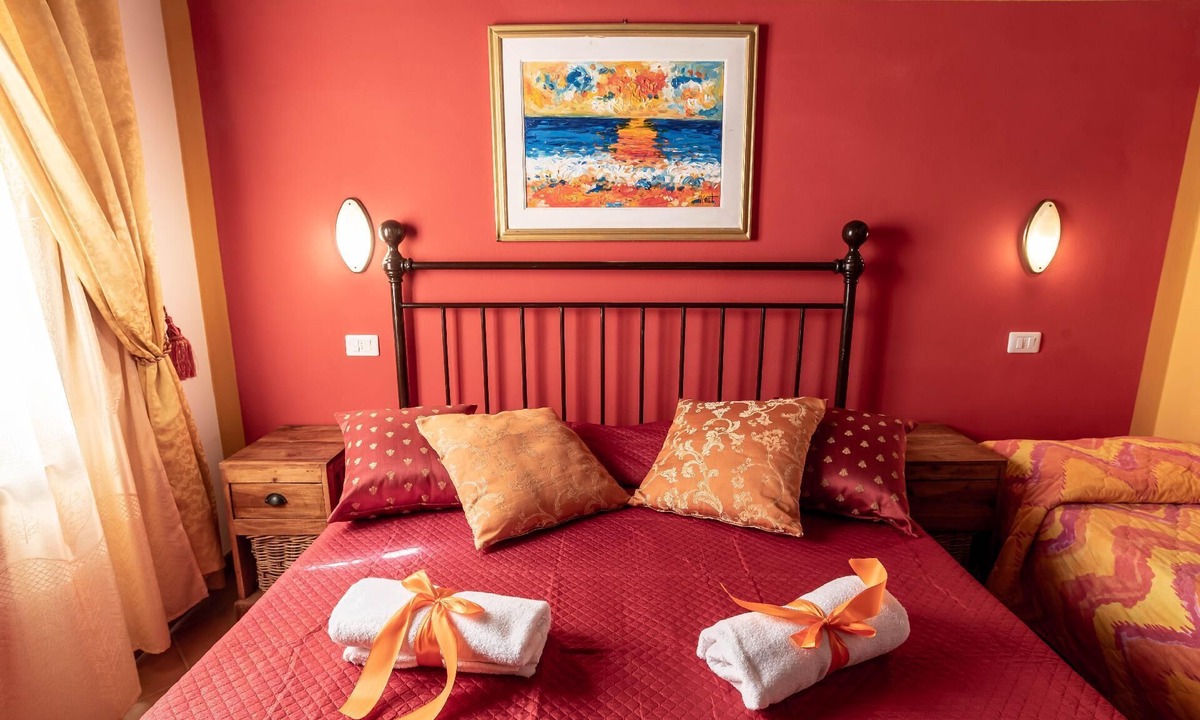 Castiglione del Lago Apartment | Great Crested Grebe
