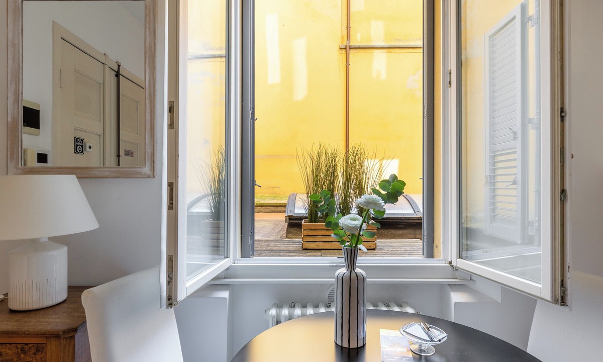 Historic Center Apartment | Casa Letizia ONE elegant romantic downtown apartment at the Two Towers