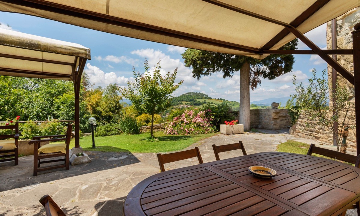 Santa Reparata House | Rustic Holiday Home in Citta di Castello With Swimming Pool