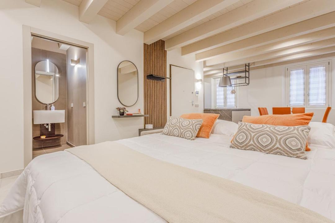 Old Town Apartment | Modena Historic Center - Elegant Family Apartment