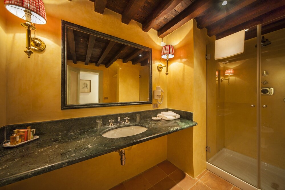 Photo of Bathroom in Monsanto