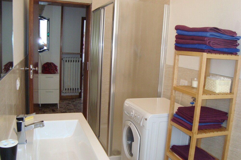 Photo of Bathroom in Marina Centro