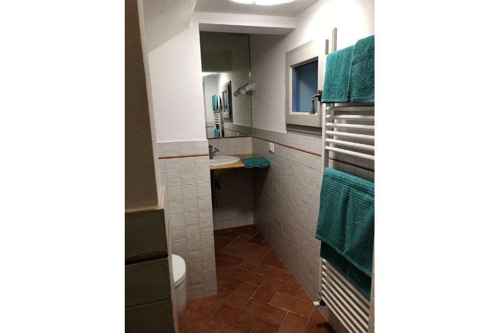 Photo of Bathroom in Mezzano
