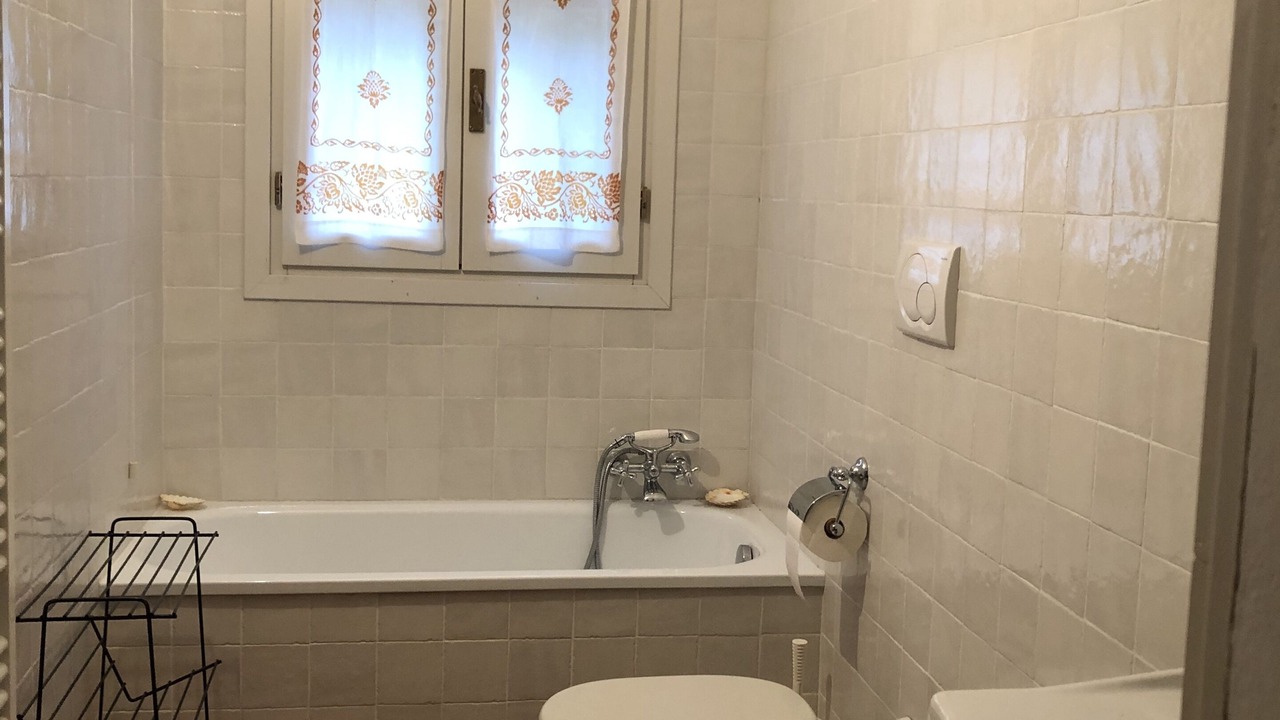 Photo of Bathroom in Mezzano