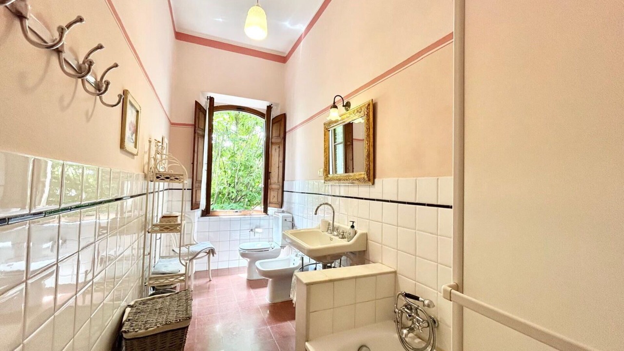 Photo of Bathroom in Camucia