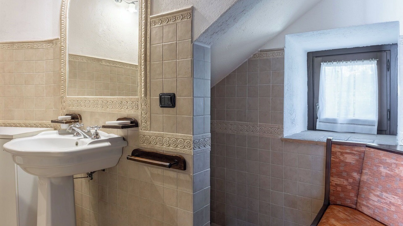 Photo of Bathroom in Todi