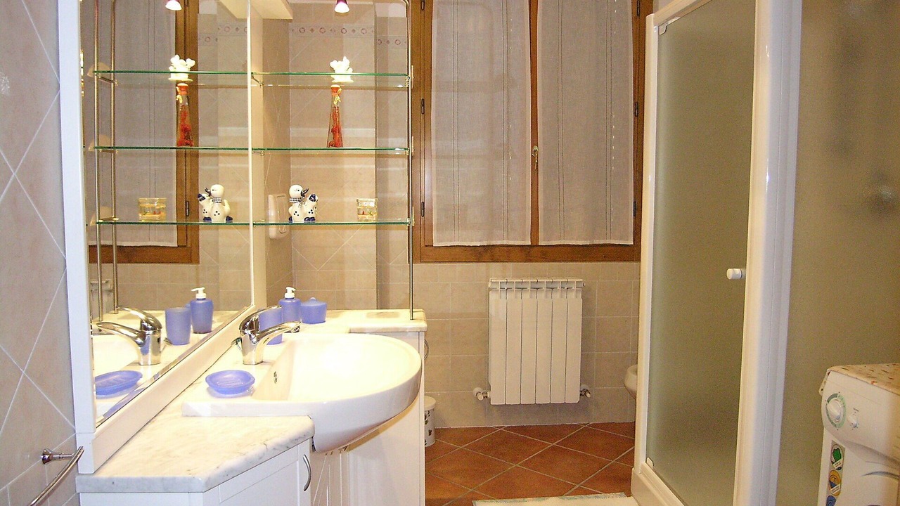 Photo of Bathroom in Loro Ciuffenna