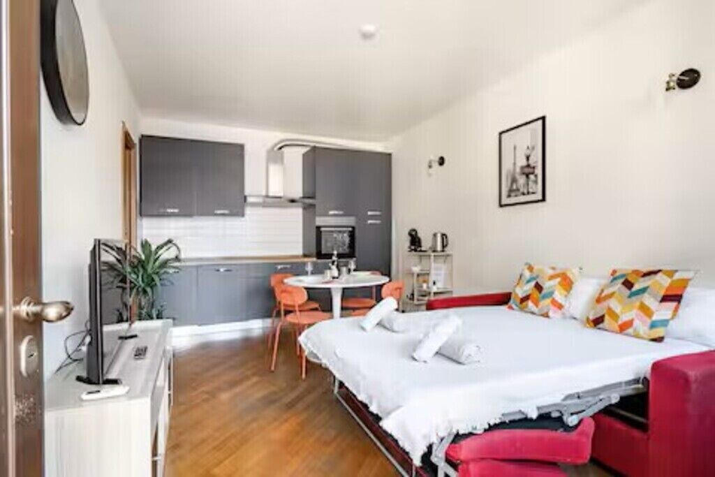 Photo of Bedroom in Magenta