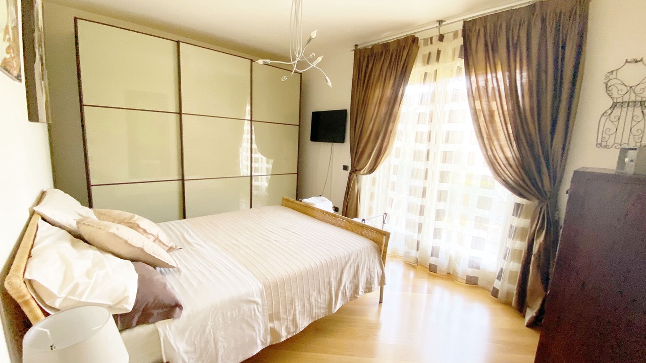 Photo of Bedroom in Toscolano Maderno