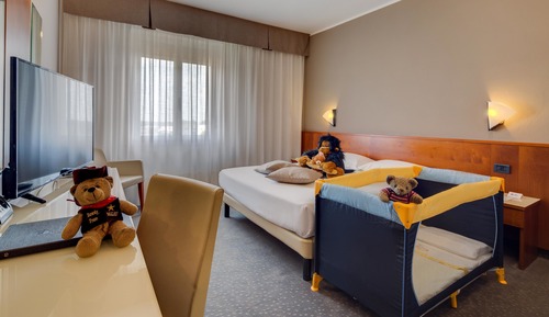Family Room, Multiple Beds, Smoking