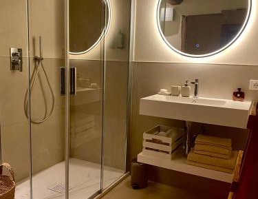 Deluxe Double Room with Shower