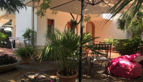 One-Bedroom Apartment with Garden