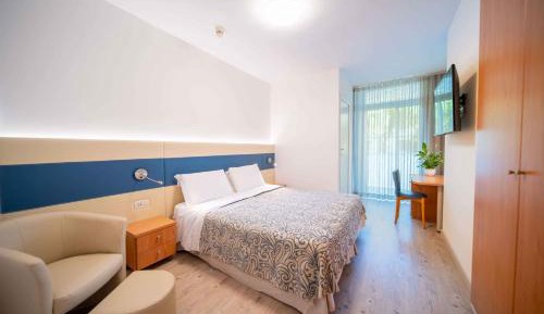 Superior Double or Twin Room with Partial Sea View