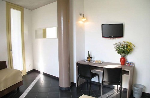 Mantua House | 6 Porte GuestHouse