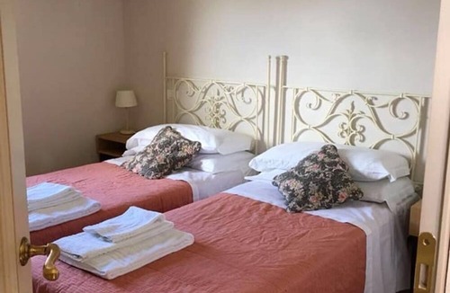 Cortona Cottage | Villa belvedere. Immersa nel verde delle montagne cortonesi