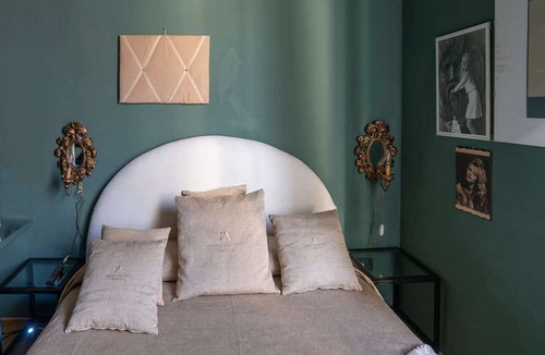 Porta Venezia Apartment | Artistic Flat W/wooden Beams, Porta Venezia
