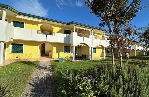 Bibione Lido del Sole Apartment | Relaxing Getaway With Pool and Garden in Bibione