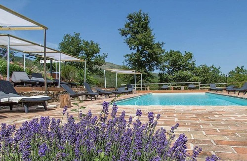 Umbertide House | Villa Cenobio F: A characteristic and welcoming apartment that is part of an ancient country house made of stone, with Free WI-FI.