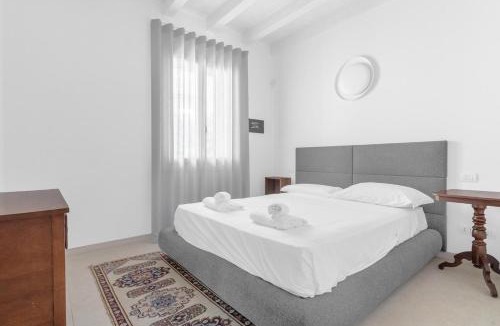 Colombare Villa | Villetta con 2 Piscine, giardino, parking Sirmione