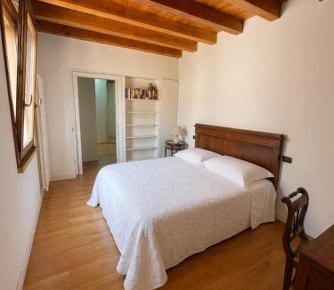 Sanguinetto House | Storico appartamento con parco
