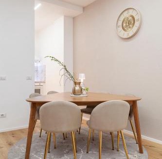 Milan Apartment | ESCANDAR SUITE Metro GAMBARA 1 min Parking 7 euro per day