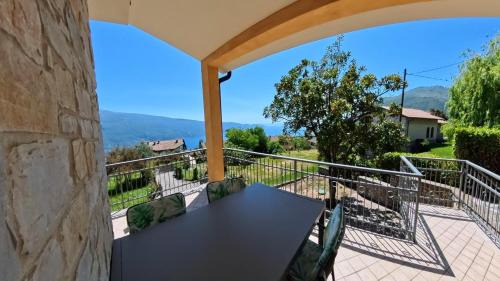 Gardola Apartment | Villa Arianna Lake View Apartments with Pool