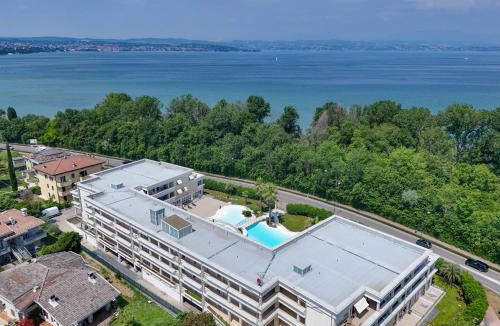 Desenzano del Garda Apartment | Relaisdulac Desenzano with pool and parking private