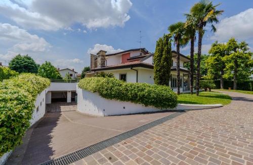 Dalmine House | Villa Celine