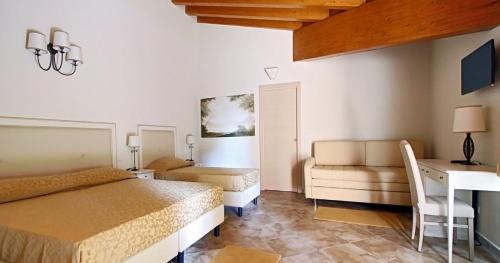 Corte de'Cortesi Con Cignone Hotel | Hotel Villa Borghesi