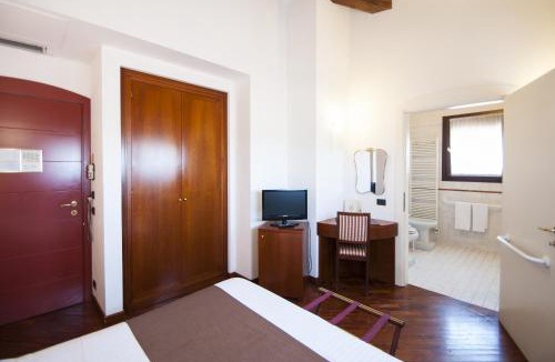 Bazzano Hotel | Alla Rocca Hotel Conference & Restaurant