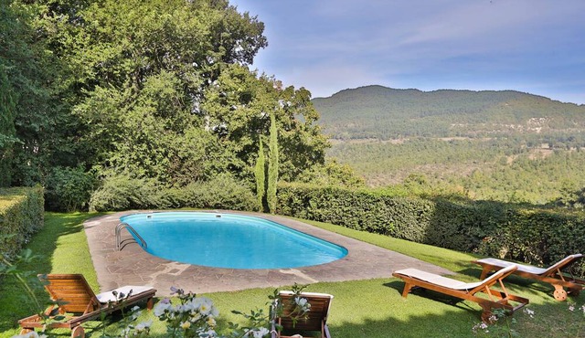 Country house, a stone farmhouse, completely independent, with a private pool.