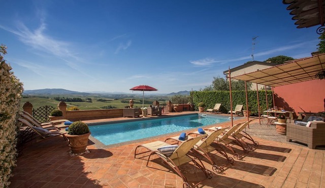 Beautiful private villa for 13 people with A/C, pool, WIFI, TV, panoramic view and parking in Peccioli