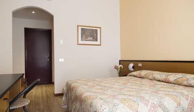 Hotel Aries in Lesa