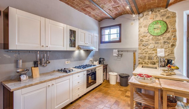 Podere Sant'Alberto with pool in Pienza