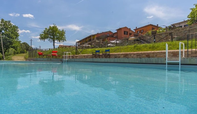 Nice apartment for 5 people with A/C, WIFI, pool, TV, panoramic view and parking, close to Arezzo
