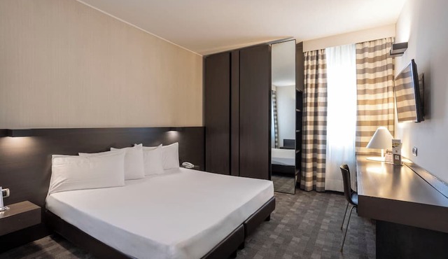 Hotel Ovest