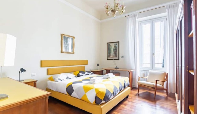 GuestHost - Elegant apartment of 80 sqm, able to accommodate up to 5 people, located on the 2nd floor of a building equipped with a lift (NOT suitable for disabled people - some steps to access). The property is located in the Stibbert/Statuto area, a li in Firenze