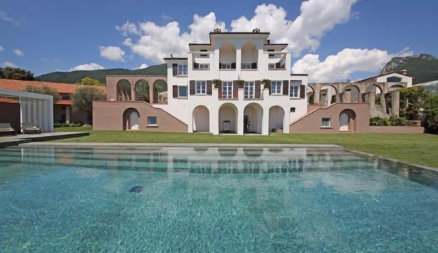 Landscape Villa Designed By The Best Architects in Toscolano Maderno