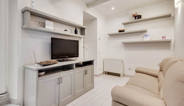 GuestHost - Coverciano Modern Apartment with Patio! in Firenze
