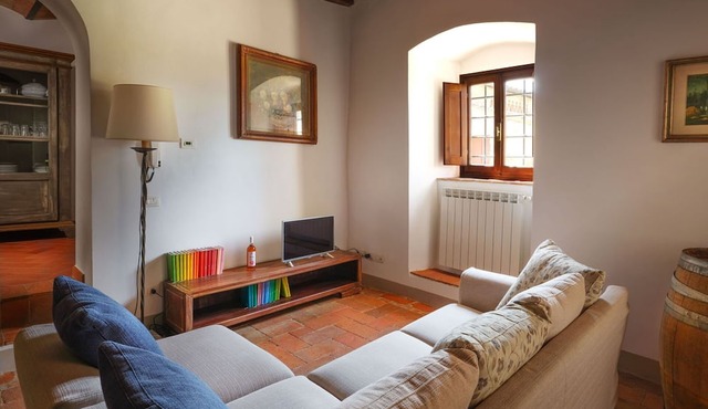 Pozzo dei Desideri 2 - Apartment with swimming pool in Mercatale