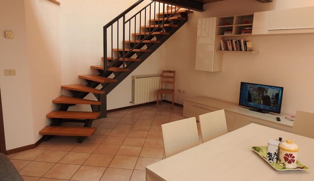 Large duplex apartment sleeps 5, private parking space, in the center in Ravenna